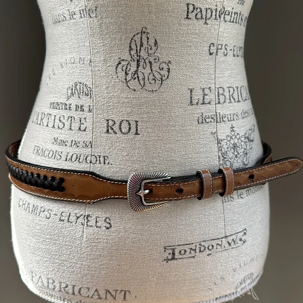 Western leather belt‎ with silver conch & Native ribbon ribbon trim 34-38”